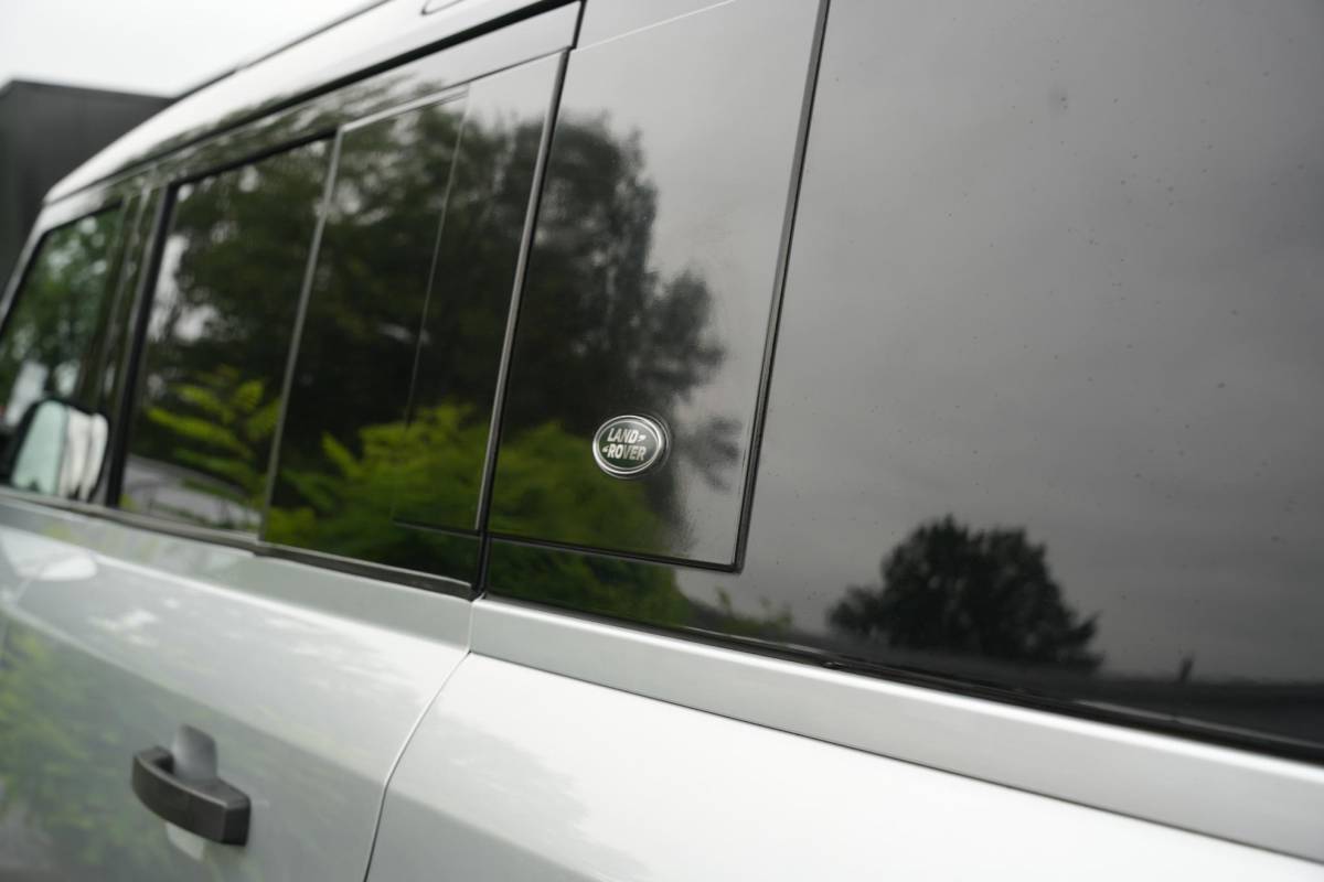 Land Rover Defender Land Rover Defender 2.0 D240 110 HSE Pano Grijs kenteken Perfect onderhouden