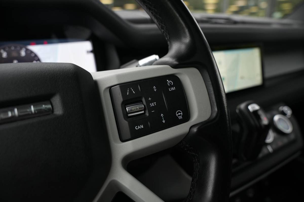 Land Rover Defender Land Rover Defender 2.0 D240 110 HSE Pano Grijs kenteken Perfect onderhouden