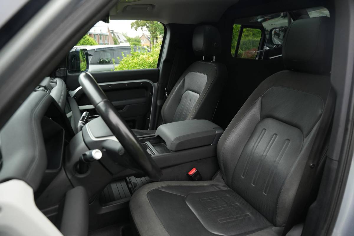 Land Rover Defender Land Rover Defender 2.0 D240 110 HSE Pano Grijs kenteken Perfect onderhouden