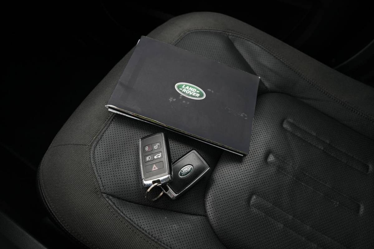 Land Rover Defender Land Rover Defender 2.0 D240 110 HSE Pano Grijs kenteken Perfect onderhouden