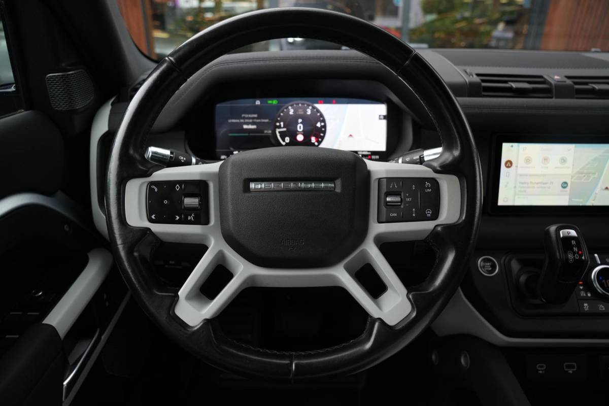 Land Rover Defender Land Rover Defender 2.0 D240 110 HSE Pano Grijs kenteken Perfect onderhouden