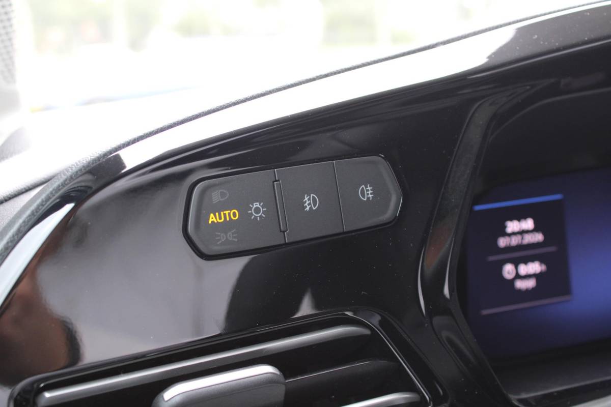 Ford Transit Connect Ford Transit Connect 1.5 EcoBoost PHEV L2 Limited Voorraad! | Stoel + Stuurverwarming | Adaptieve Cruise Control | Led koplampen | Led achterlichten