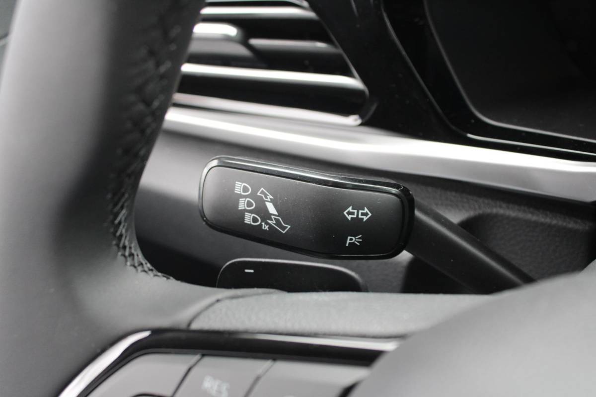 Ford Transit Connect Ford Transit Connect 1.5 EcoBoost PHEV L2 Limited Voorraad! | Stoel + Stuurverwarming | Adaptieve Cruise Control | Led koplampen | Led achterlichten