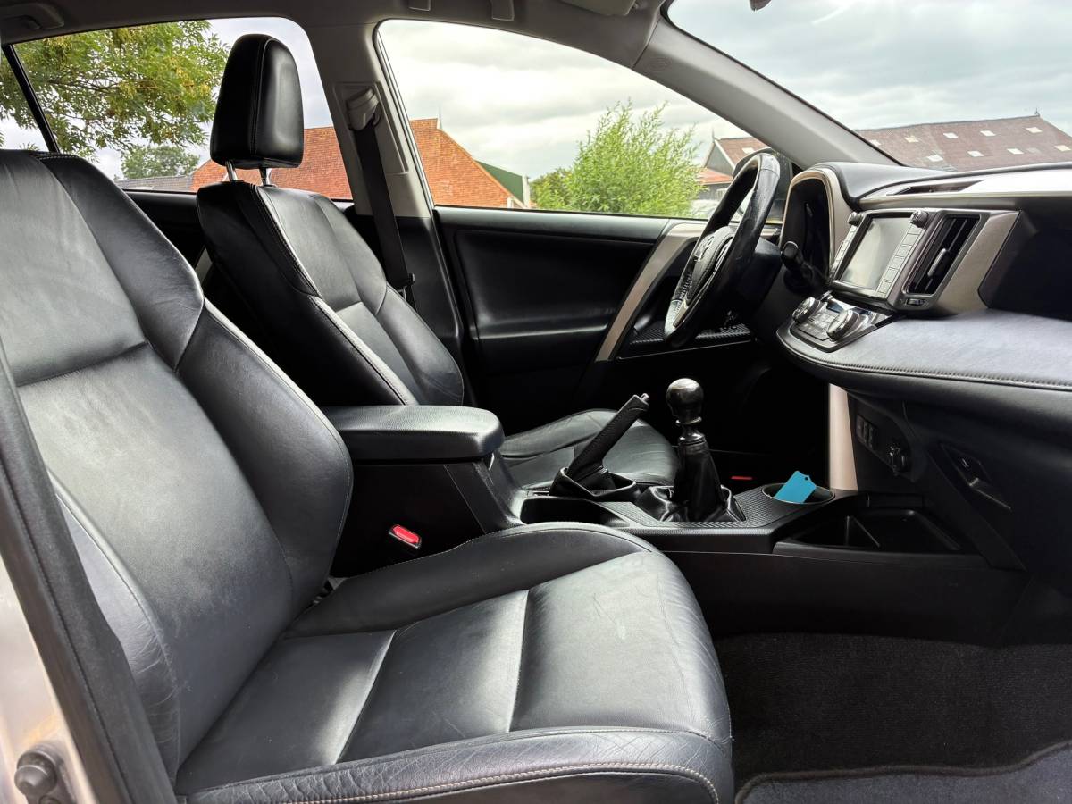 Toyota RAV4 Toyota RAV4 2.0 Executive Business 4WD | Leder + Cruise + Clima nu € 10.975,-!!!