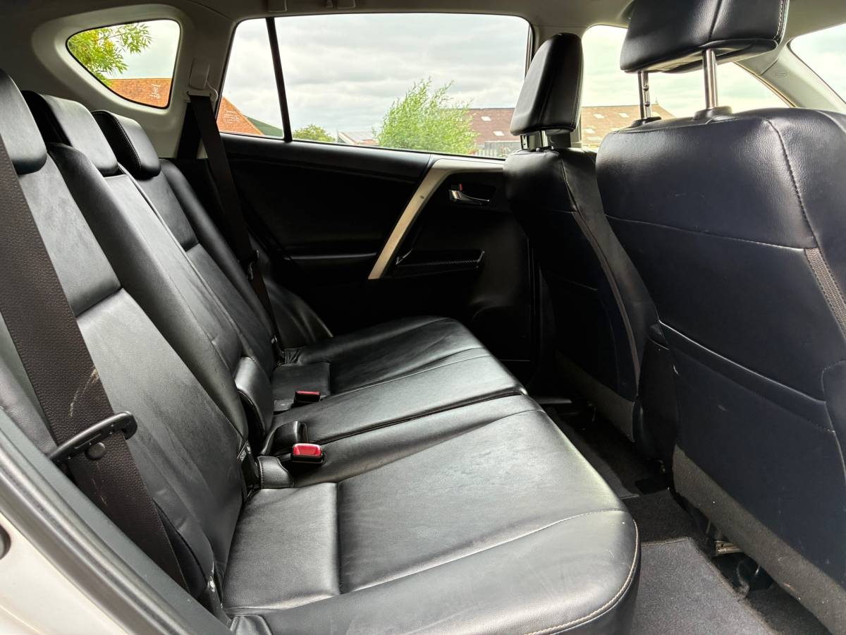 Toyota RAV4 Toyota RAV4 2.0 Executive Business 4WD | Leder + Cruise + Clima nu € 10.975,-!!!