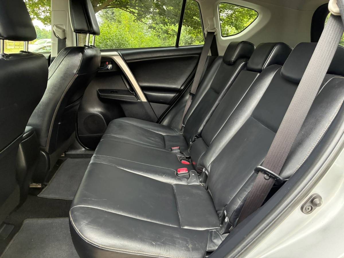 Toyota RAV4 Toyota RAV4 2.0 Executive Business 4WD | Leder + Cruise + Clima nu € 10.975,-!!!