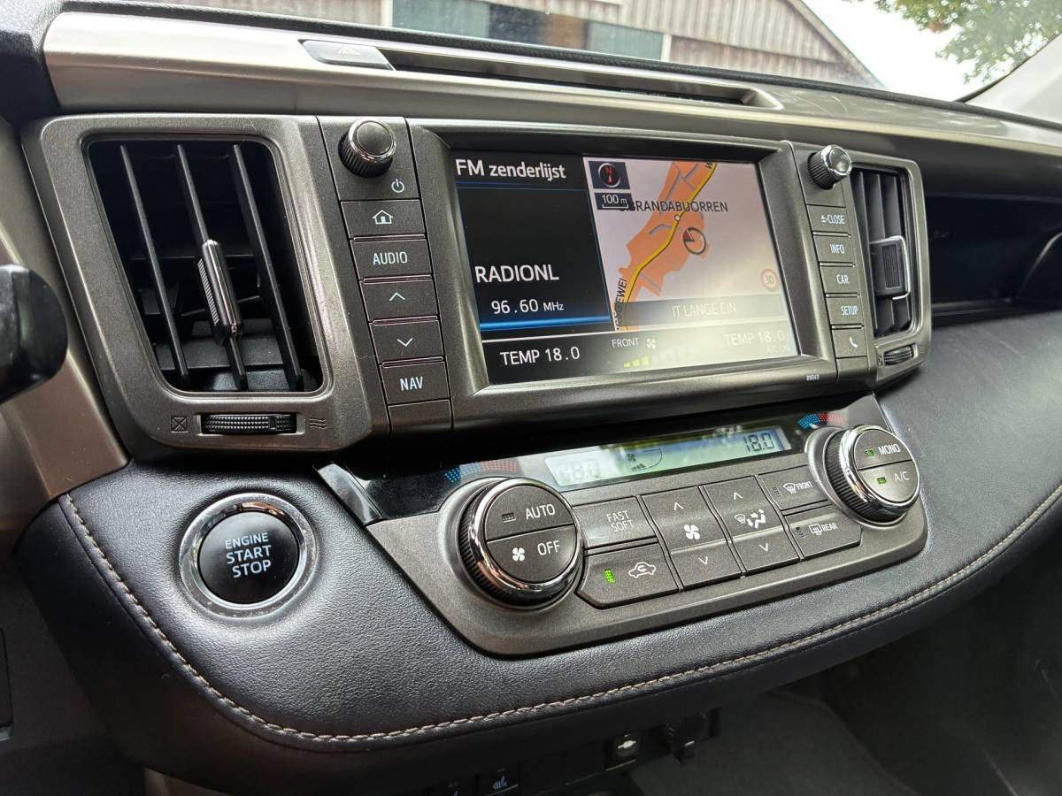 Toyota RAV4 Toyota RAV4 2.0 Executive Business 4WD | Leder + Cruise + Clima nu € 10.975,-!!!