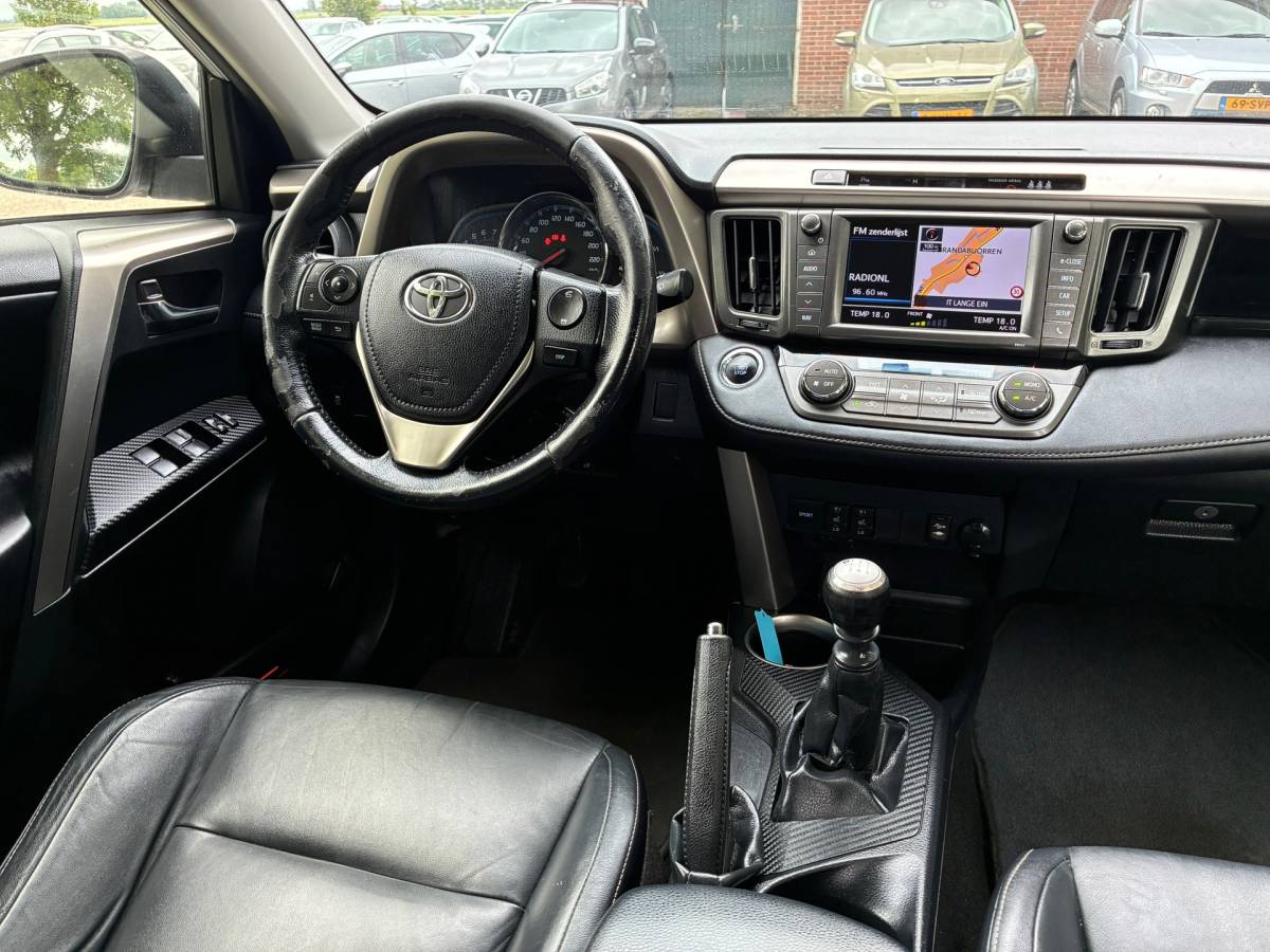 Toyota RAV4 Toyota RAV4 2.0 Executive Business 4WD | Leder + Cruise + Clima nu € 10.975,-!!!