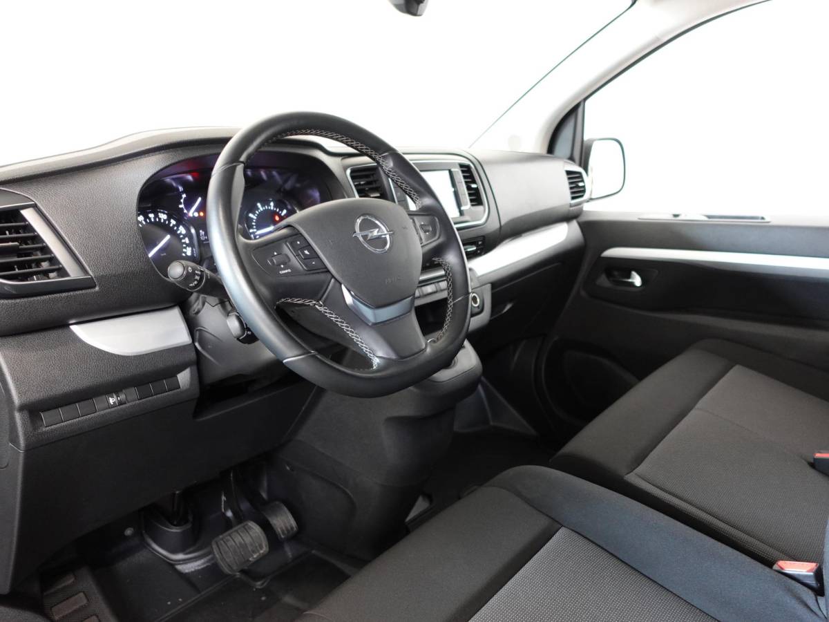 Opel Vivaro Opel Vivaro 2.0 CDTI 145 pk L3H1 Edition 3-zits Automaat Airco Navigatie Bluetooth Trekhaak