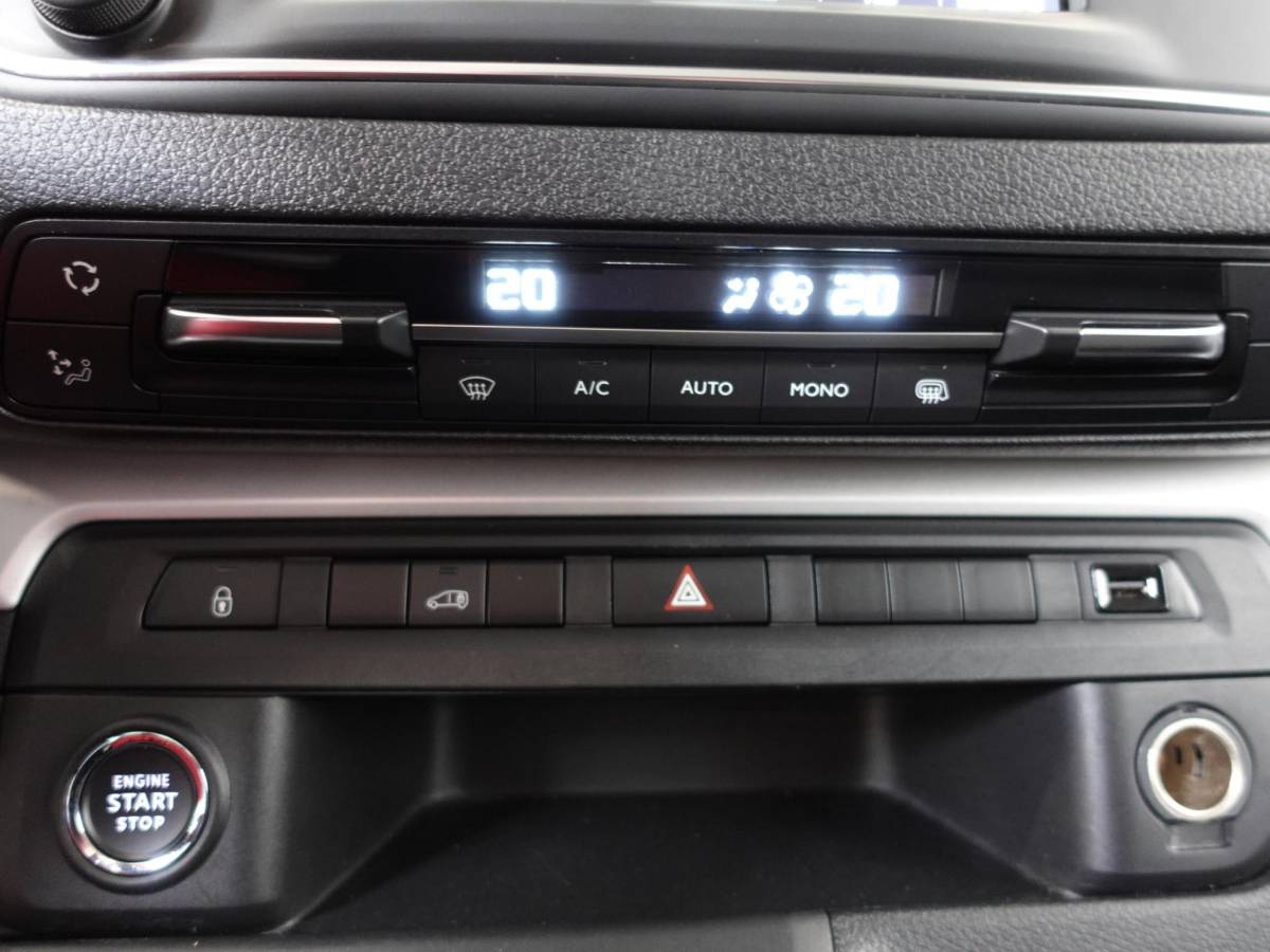 Opel Vivaro Opel Vivaro 2.0 CDTI 145 pk L3H1 Edition 3-zits Automaat Airco Navigatie Bluetooth Trekhaak