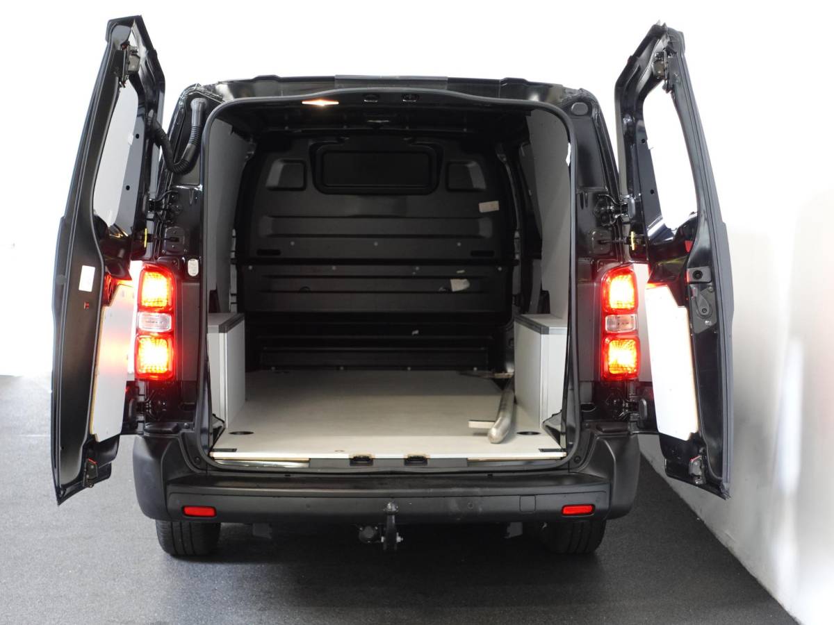 Opel Vivaro Opel Vivaro 2.0 CDTI 145 pk L3H1 Edition 3-zits Automaat Airco Navigatie Bluetooth Trekhaak