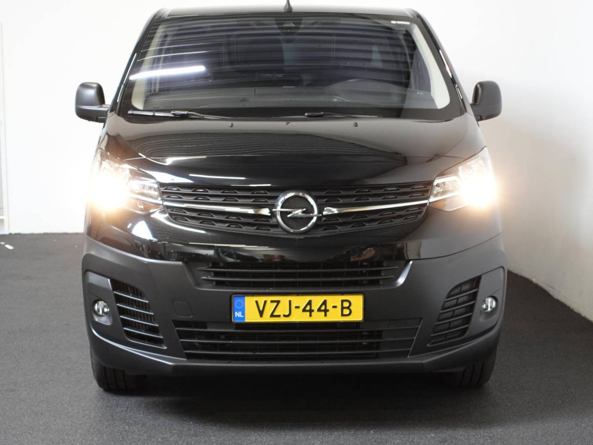 Opel Vivaro Opel Vivaro 2.0 CDTI 145 pk L3H1 Edition 3-zits Automaat Airco Navigatie Bluetooth Trekhaak