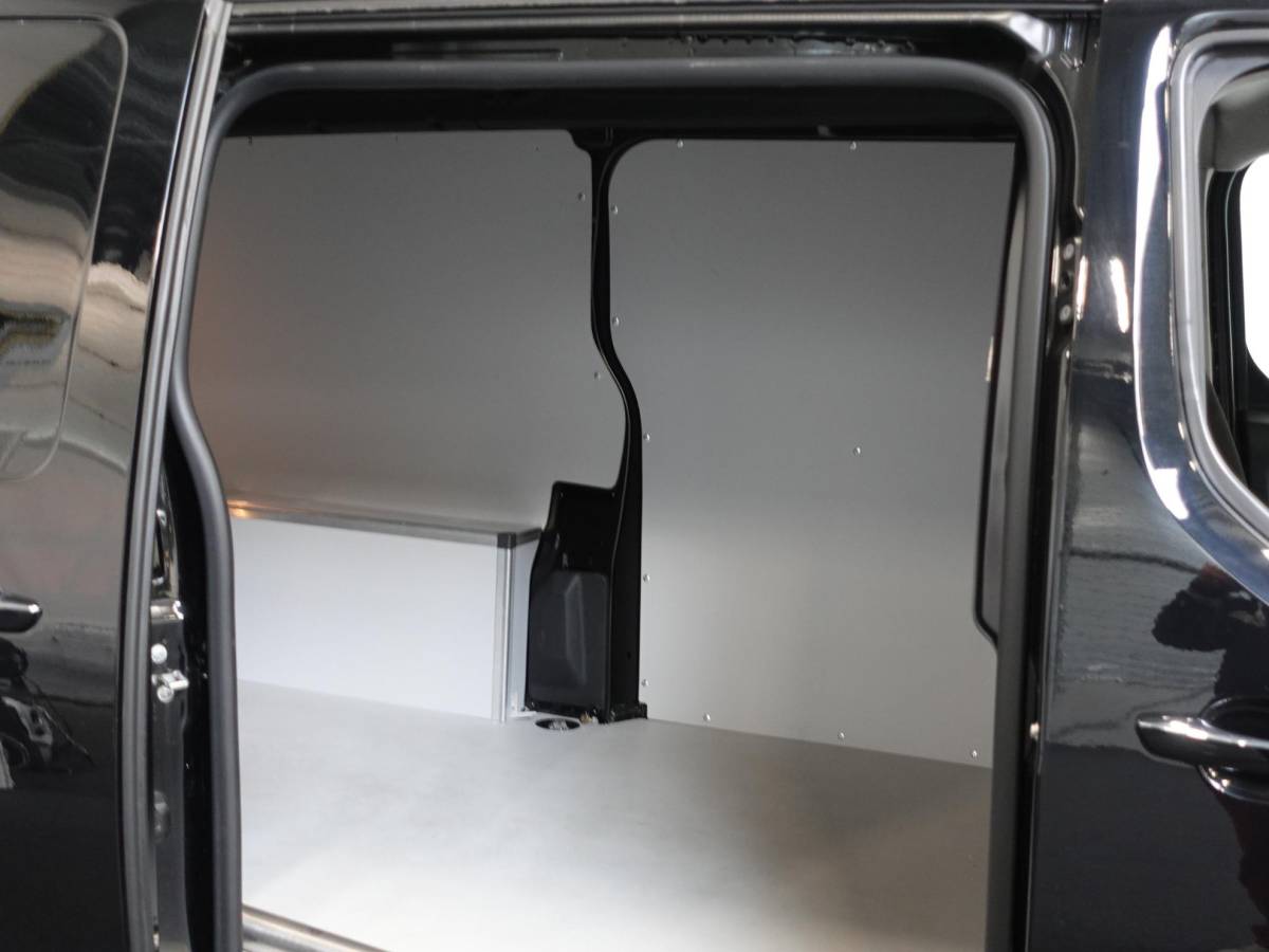 Opel Vivaro Opel Vivaro 2.0 CDTI 145 pk L3H1 Edition 3-zits Automaat Airco Navigatie Bluetooth Trekhaak