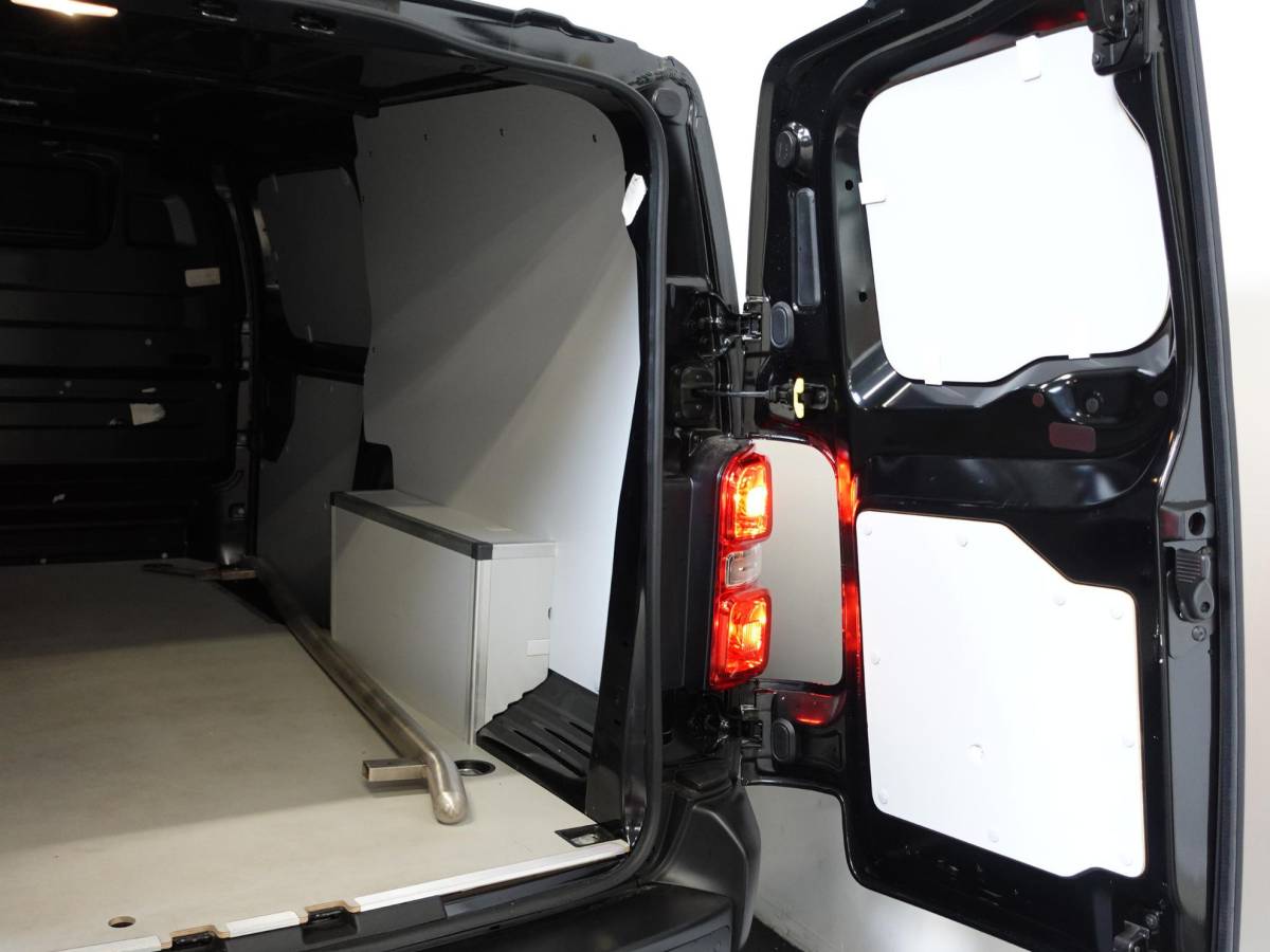 Opel Vivaro Opel Vivaro 2.0 CDTI 145 pk L3H1 Edition 3-zits Automaat Airco Navigatie Bluetooth Trekhaak