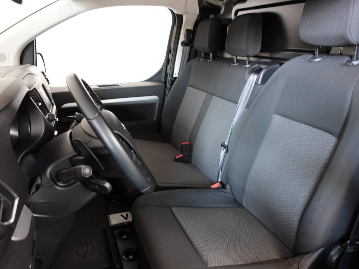 Opel Vivaro Opel Vivaro 2.0 CDTI 145 pk L3H1 Edition 3-zits Automaat Airco Navigatie Bluetooth Trekhaak