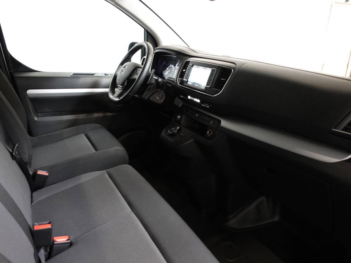 Opel Vivaro Opel Vivaro 2.0 CDTI 145 pk L3H1 Edition 3-zits Automaat Airco Navigatie Bluetooth Trekhaak
