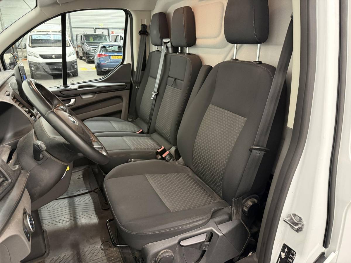 Ford Transit Custom Ford Transit Custom 300 2.0 TDCI L2H1 Trend Navigatie Parkeersensoren Camera
