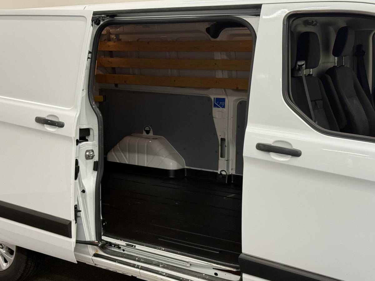 Ford Transit Custom Ford Transit Custom 300 2.0 TDCI L2H1 Trend Navigatie Parkeersensoren Camera
