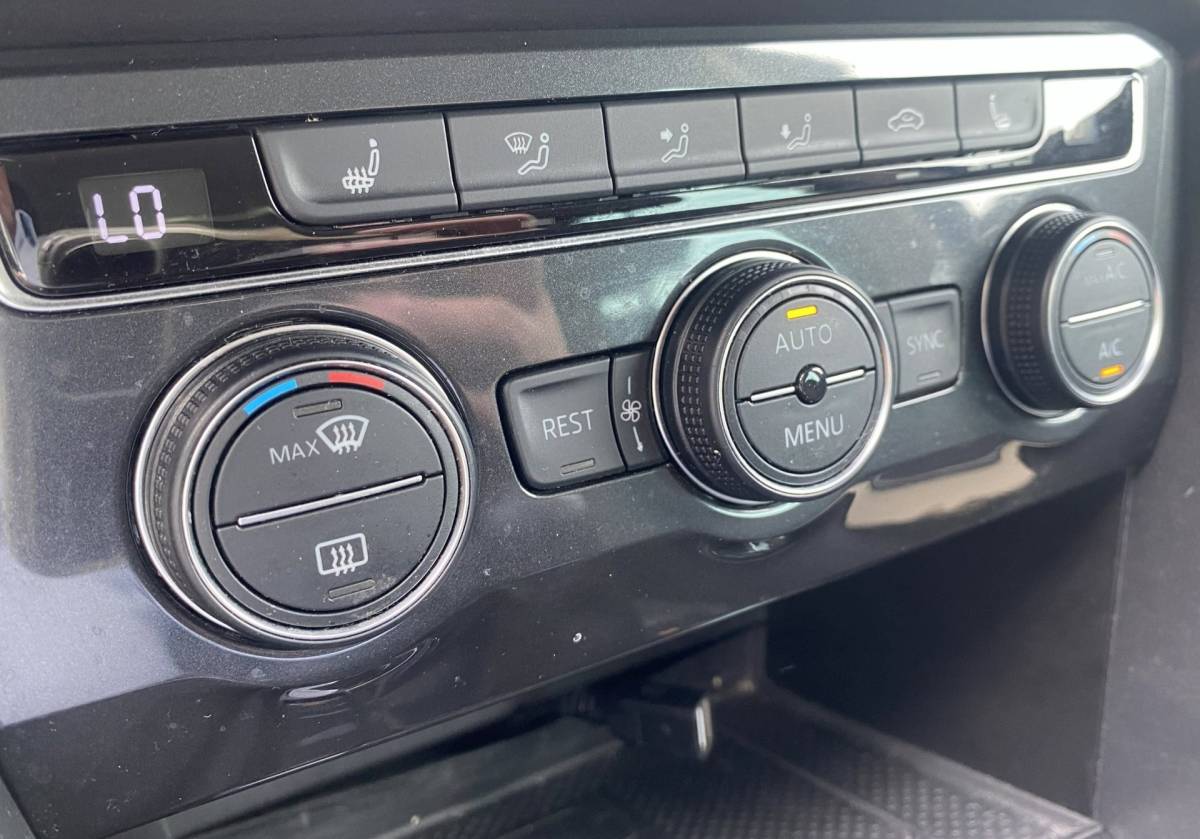 Volkswagen Tiguan Volkswagen Tiguan 1.4 TSI Comfortline Bus./ Facelift/ Clima/ Cam/ Carplay/ Adaptive
