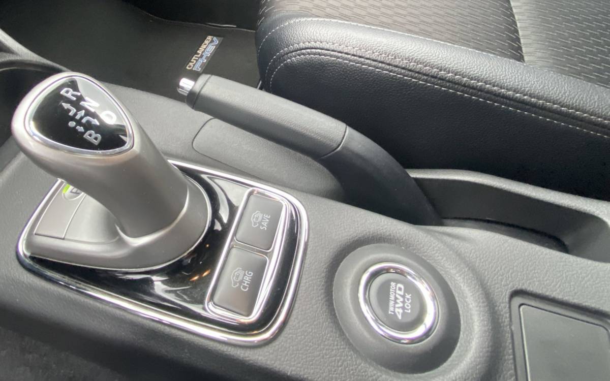 Mitsubishi Outlander Mitsubishi Outlander 2.0 PHEV Executive Edition X-Line/ 4WD/ Cam/ Standkachel/ Premium Audio