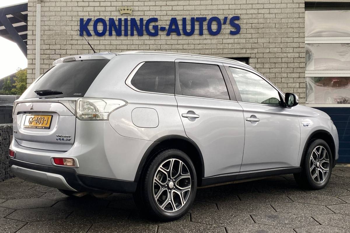 Mitsubishi Outlander Mitsubishi Outlander 2.0 PHEV Executive Edition X-Line/ 4WD/ Cam/ Standkachel/ Premium Audio