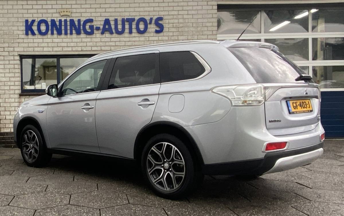 Mitsubishi Outlander Mitsubishi Outlander 2.0 PHEV Executive Edition X-Line/ 4WD/ Cam/ Standkachel/ Premium Audio