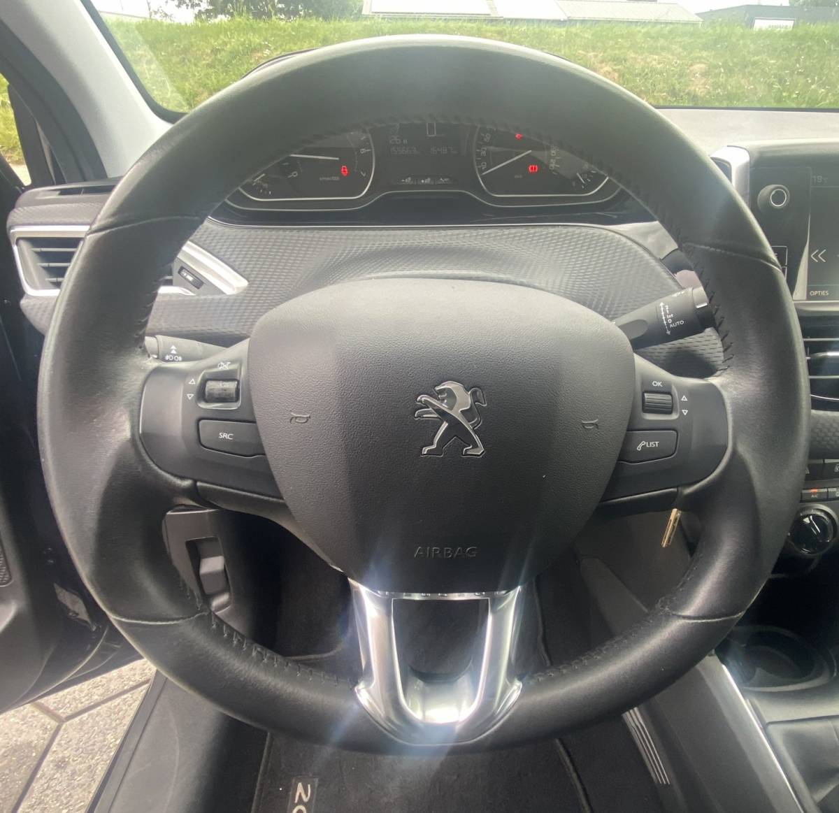 Peugeot 208 Peugeot 208 1.2 PureTech Signature/ Airco/ Carplay/ Parkassist/ PrivacyGlass/ NAP