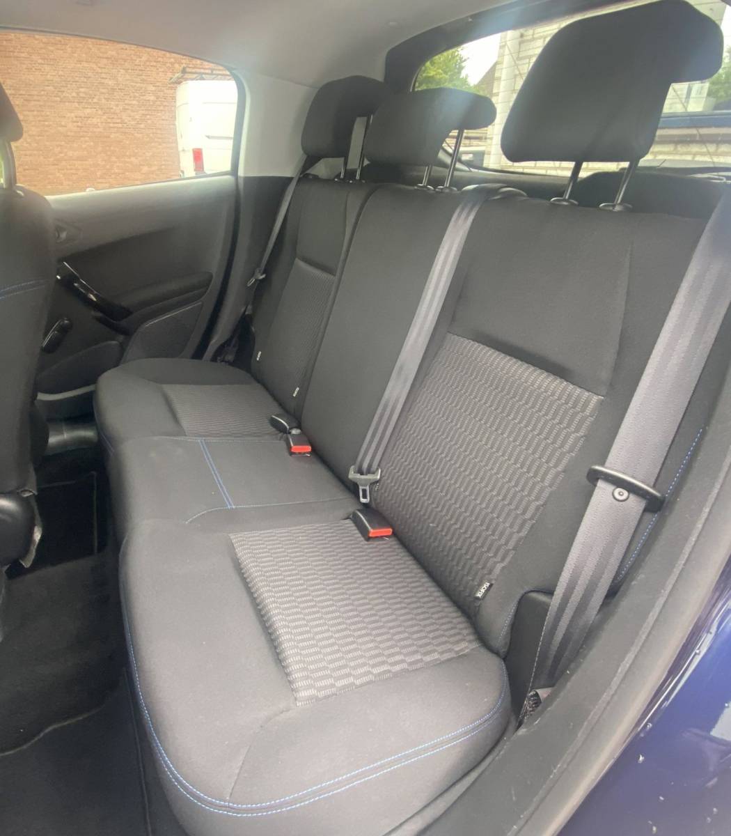 Peugeot 208 Peugeot 208 1.2 PureTech Signature/ Airco/ Carplay/ Parkassist/ PrivacyGlass/ NAP