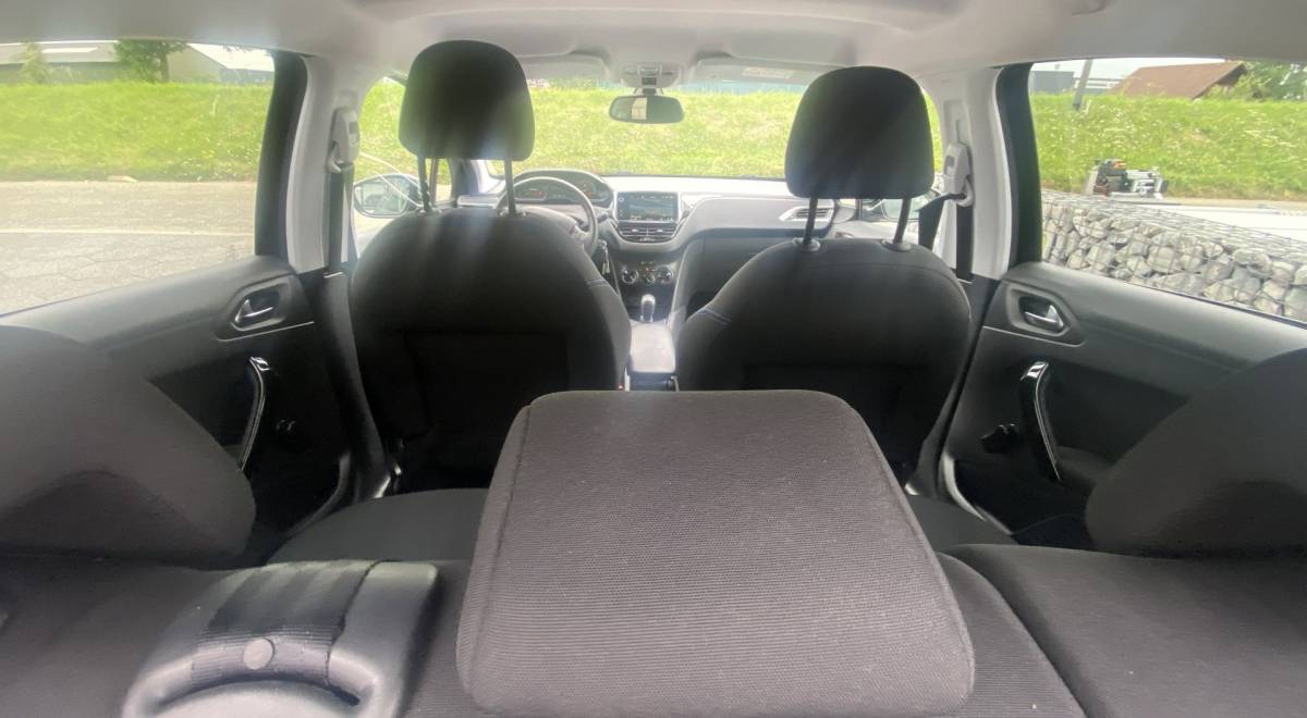 Peugeot 208 Peugeot 208 1.2 PureTech Signature/ Airco/ Carplay/ Parkassist/ PrivacyGlass/ NAP