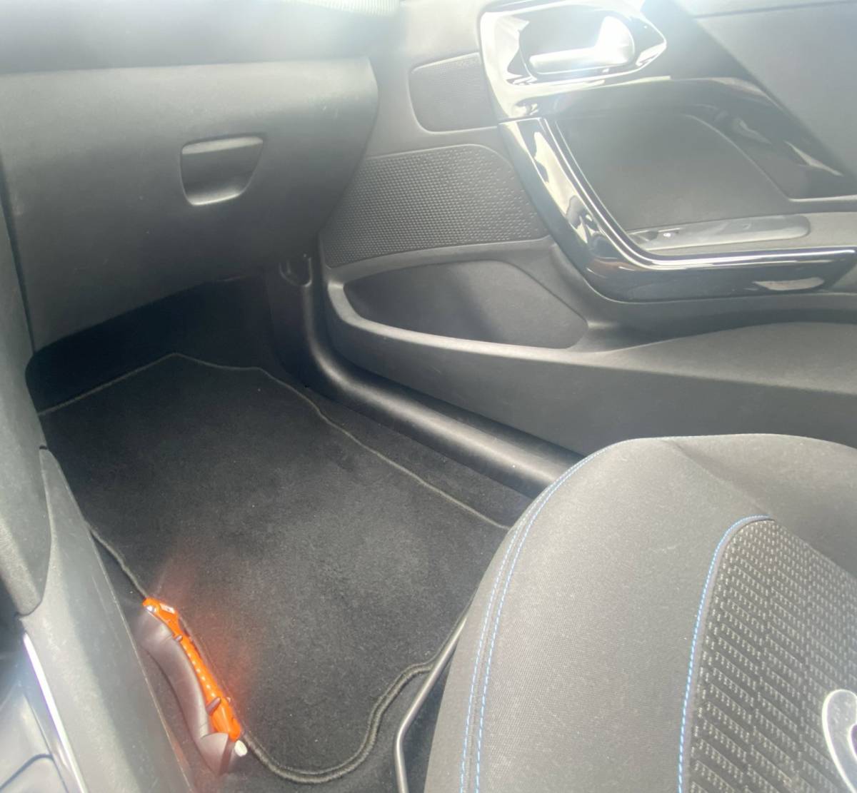 Peugeot 208 Peugeot 208 1.2 PureTech Signature/ Airco/ Carplay/ Parkassist/ PrivacyGlass/ NAP