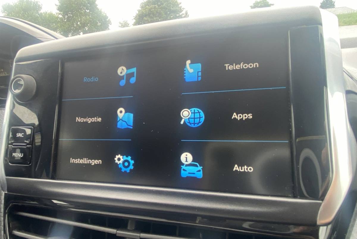 Peugeot 208 Peugeot 208 1.2 PureTech Signature/ Airco/ Carplay/ Parkassist/ PrivacyGlass/ NAP