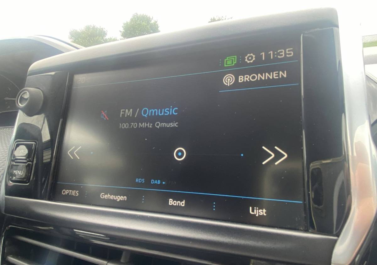 Peugeot 208 Peugeot 208 1.2 PureTech Signature/ Airco/ Carplay/ Parkassist/ PrivacyGlass/ NAP