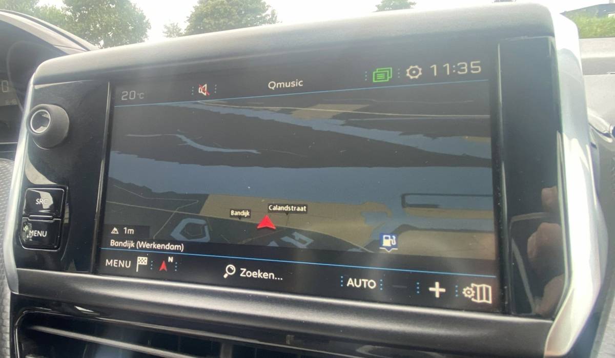 Peugeot 208 Peugeot 208 1.2 PureTech Signature/ Airco/ Carplay/ Parkassist/ PrivacyGlass/ NAP