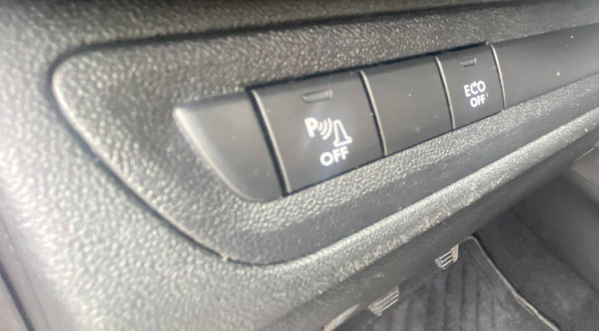 Peugeot 208 Peugeot 208 1.2 PureTech Signature/ Airco/ Carplay/ Parkassist/ PrivacyGlass/ NAP