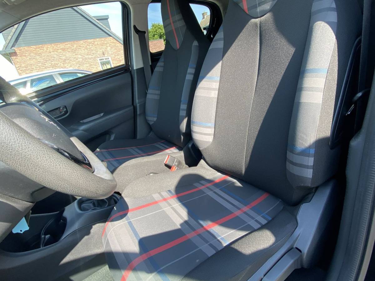 Peugeot 108 Peugeot 108 1.0 e-VTi Active/ Airco/ Elec. ramen/ BT/ Privacyglass/ NAP