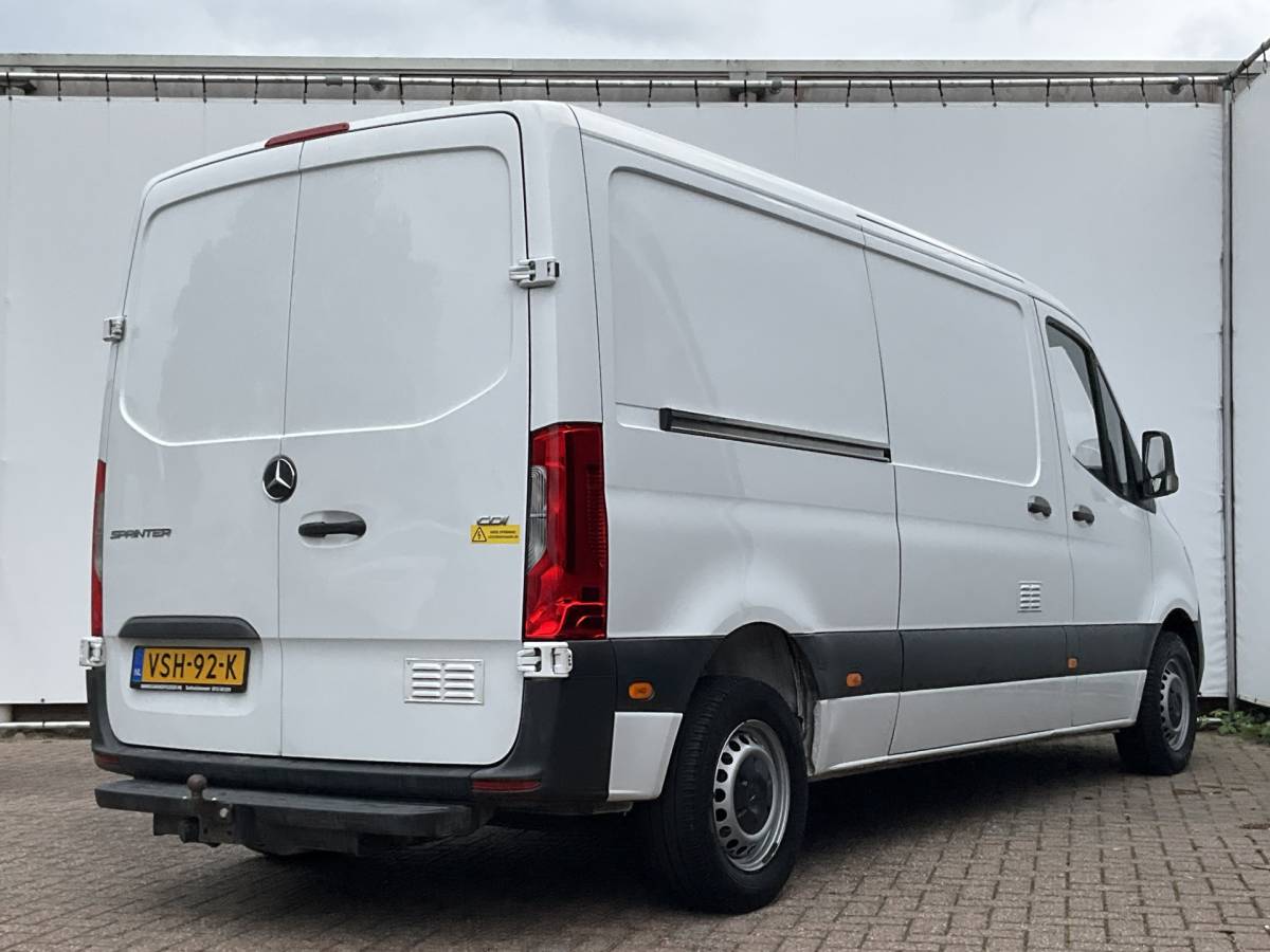 Mercedes-Benz Sprinter Mercedes-Benz Sprinter 3-Pers 314 2.2 CDI 143PK L2H1 Clima Cruise Audio Trekhaak 3-Persoons