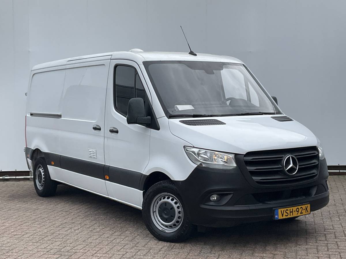 Mercedes-Benz Sprinter Mercedes-Benz Sprinter 3-Pers 314 2.2 CDI 143PK L2H1 Clima Cruise Audio Trekhaak 3-Persoons