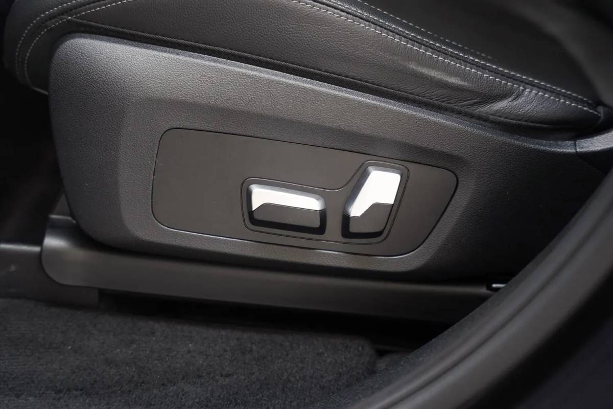 BMW iX3 BMW iX3 M Sport High Executive 80 kWh 3-fase [ Panorama Leder Adapt.cruise Camera ]