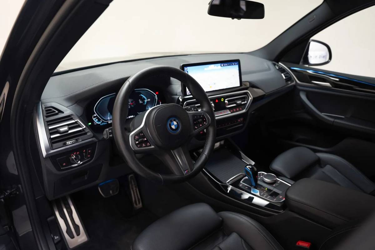 BMW iX3 BMW iX3 M Sport High Executive 80 kWh 3-fase [ Panorama Leder Adapt.cruise Camera ]