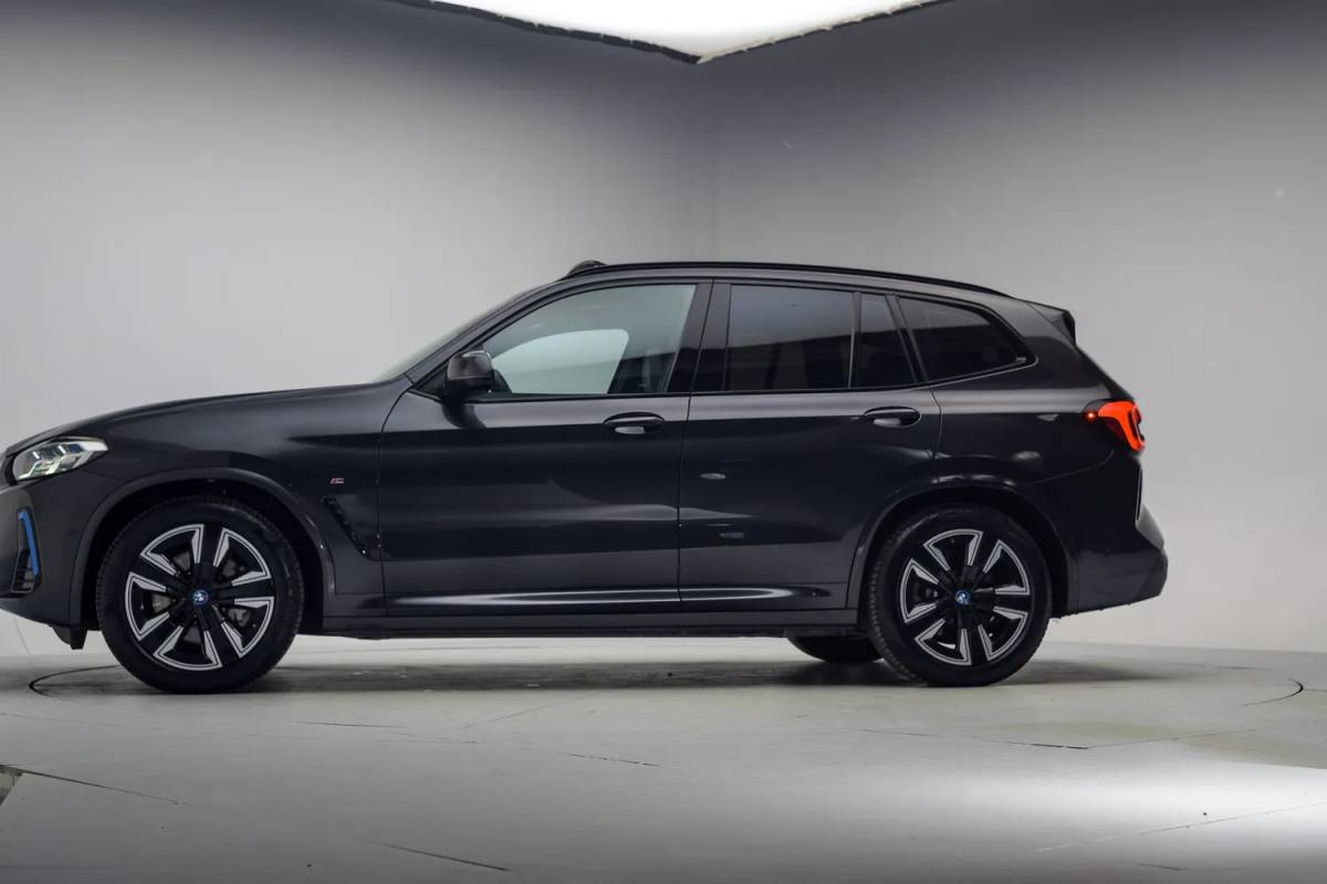 BMW iX3 BMW iX3 M Sport High Executive 80 kWh 3-fase [ Panorama Leder Adapt.cruise Camera ]