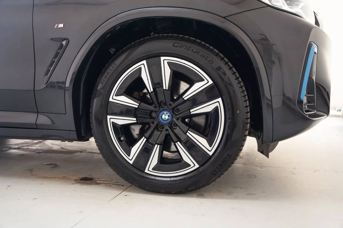 BMW iX3 BMW iX3 M Sport High Executive 80 kWh 3-fase [ Panorama Leder Adapt.cruise Camera ]
