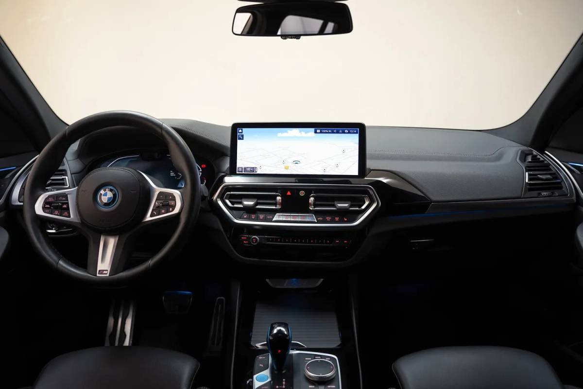 BMW iX3 BMW iX3 M Sport High Executive 80 kWh 3-fase [ Panorama Leder Adapt.cruise Camera ]