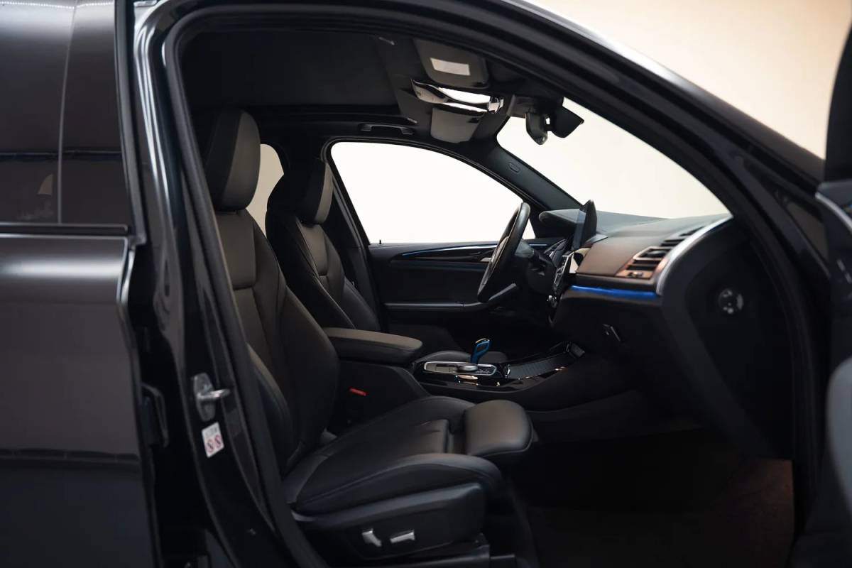 BMW iX3 BMW iX3 M Sport High Executive 80 kWh 3-fase [ Panorama Leder Adapt.cruise Camera ]