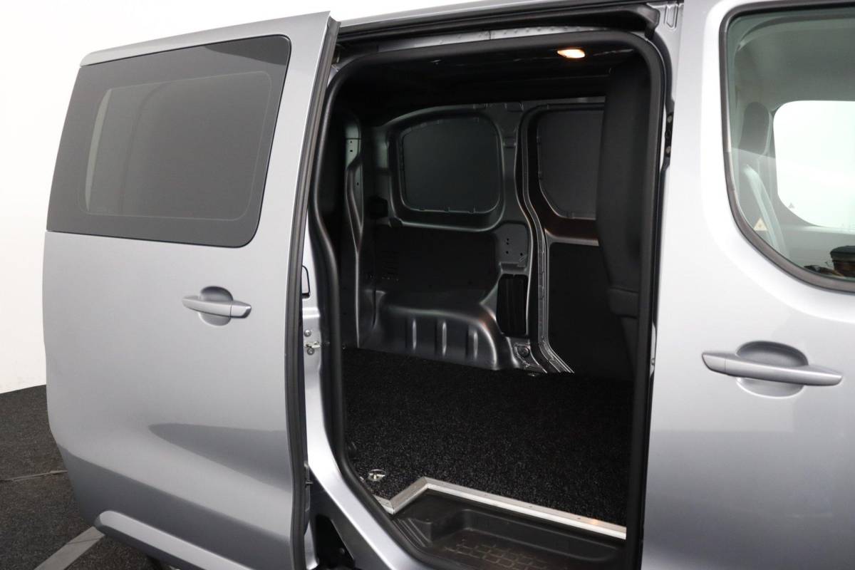 Peugeot Expert Peugeot Expert 1.5 BlueHDI 100 Compact Premium |NAP|Marge|2zits|Cruise|Carplay|Fan