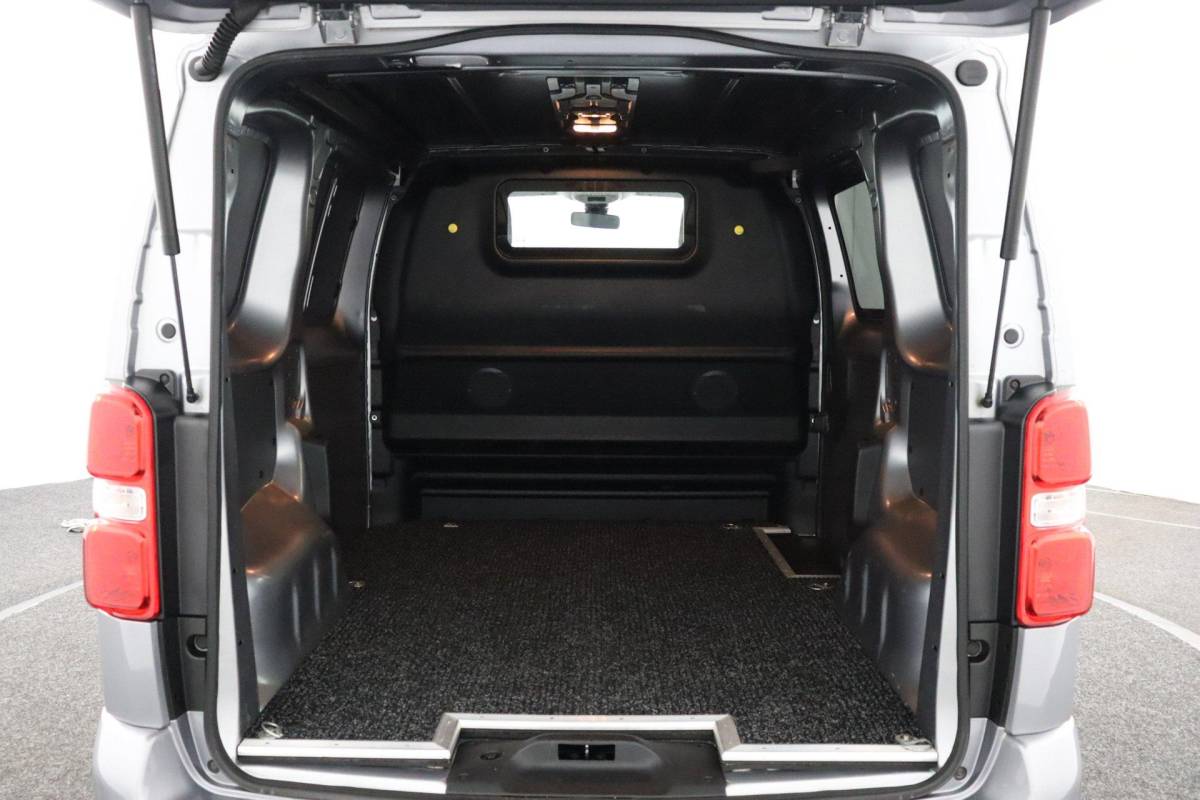 Peugeot Expert Peugeot Expert 1.5 BlueHDI 100 Compact Premium |NAP|Marge|2zits|Cruise|Carplay|Fan