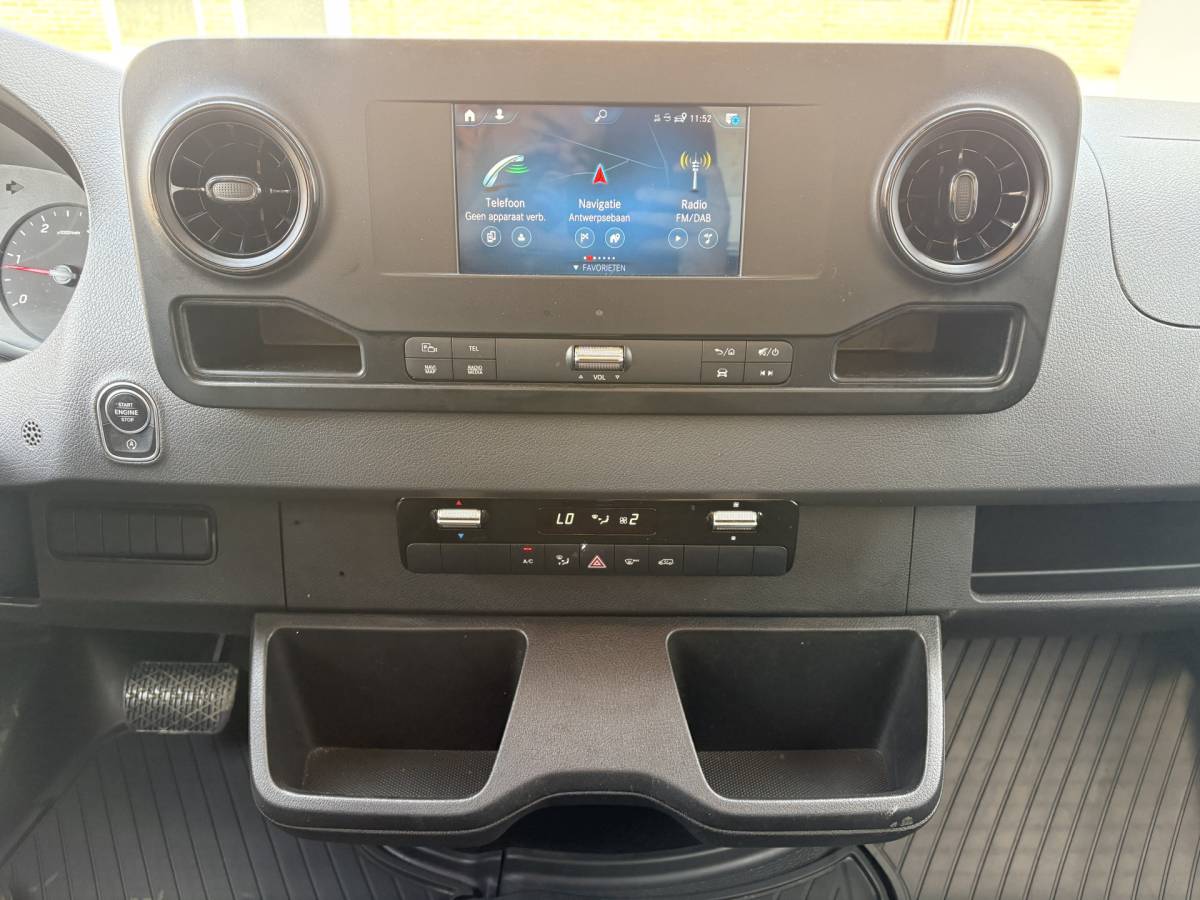 Mercedes-Benz Sprinter Mercedes-Benz Sprinter 317 1.9 CDI Automaat Bakwagen Laadklep Cruise Control Climate Control Meubelbak Koffer