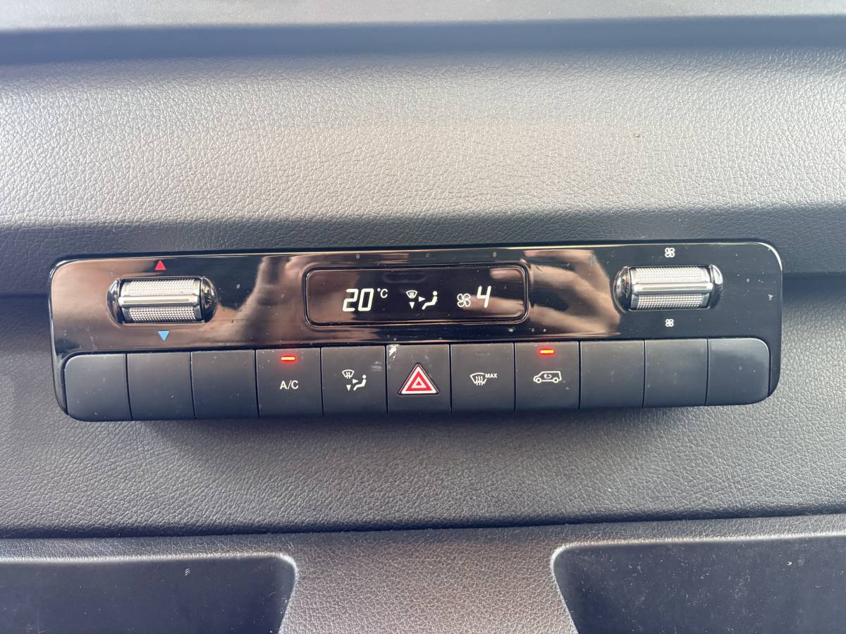 Mercedes-Benz Sprinter Mercedes-Benz Sprinter 317 1.9 CDI Automaat Bakwagen Laadklep Cruise Control Climate Control Meubelbak Koffer