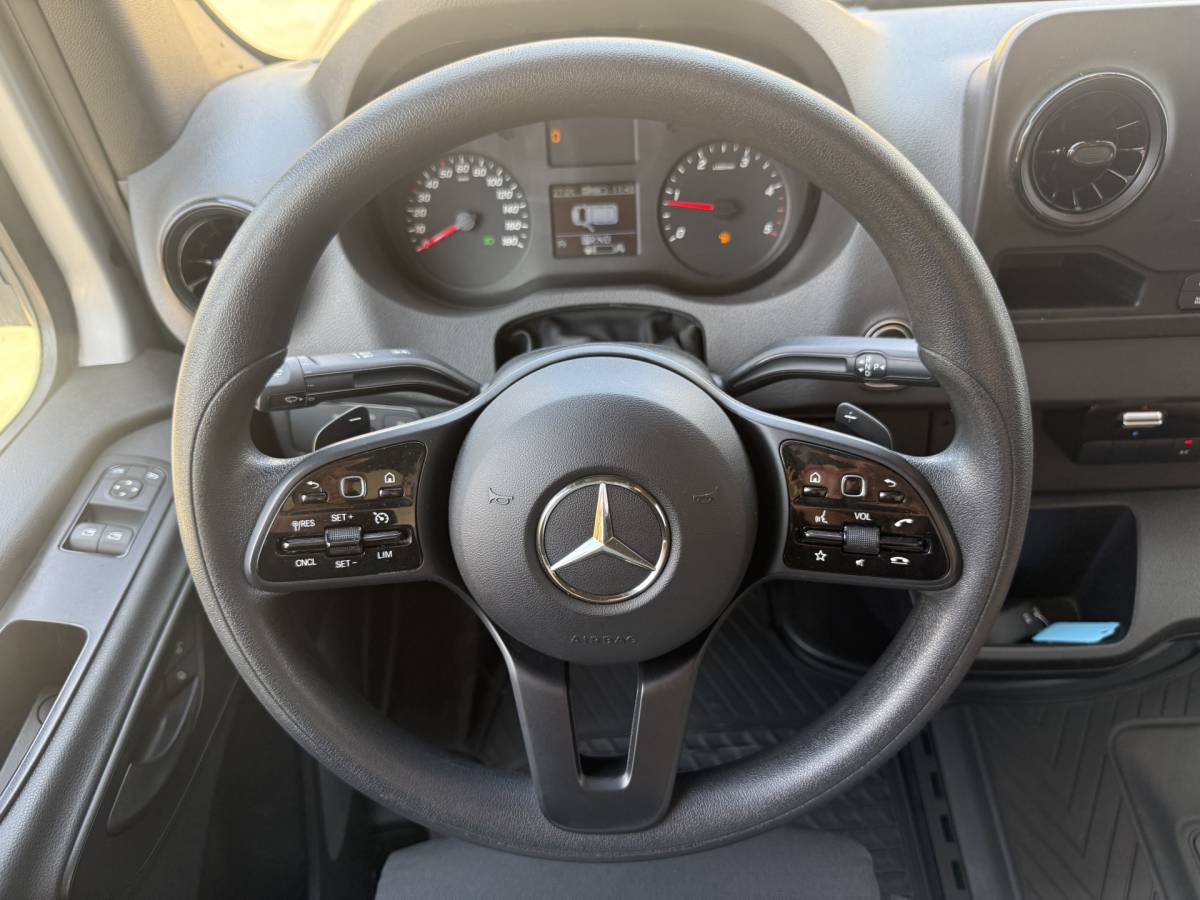 Mercedes-Benz Sprinter Mercedes-Benz Sprinter 317 1.9 CDI Automaat Bakwagen Laadklep Cruise Control Climate Control Meubelbak Koffer
