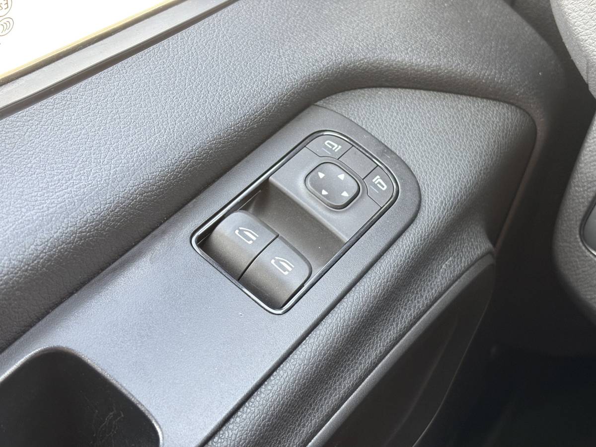 Mercedes-Benz Sprinter Mercedes-Benz Sprinter 317 1.9 CDI Automaat Bakwagen Laadklep Cruise Control Climate Control Meubelbak Koffer