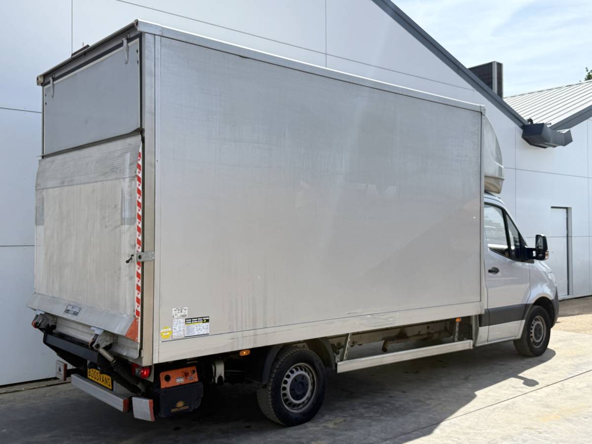 Mercedes-Benz Sprinter Mercedes-Benz Sprinter 317 1.9 CDI Automaat Bakwagen Laadklep Cruise Control Climate Control Meubelbak Koffer